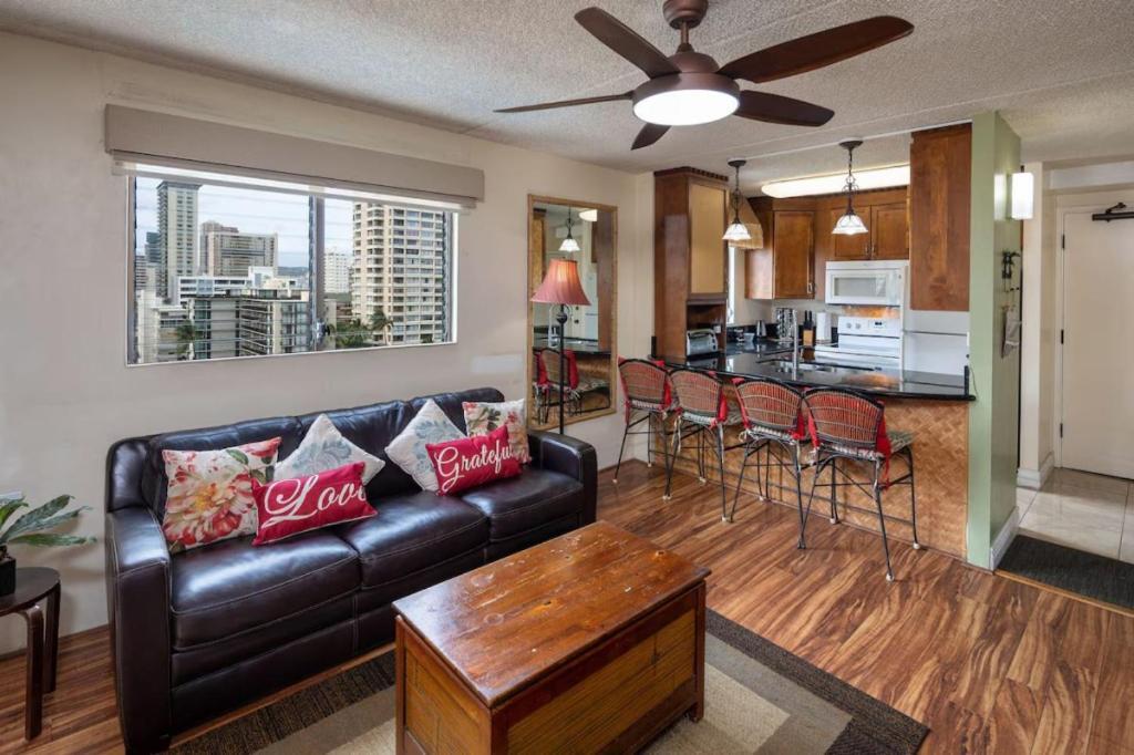 Heart Of Waikiki,1Bdrm,Free Parking, Wifi,No Resort Fees,Youtube,Netflix ! Хонолулу Екстериор снимка