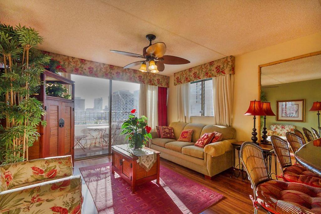Heart Of Waikiki,1Bdrm,Free Parking, Wifi,No Resort Fees,Youtube,Netflix ! Хонолулу Стая снимка